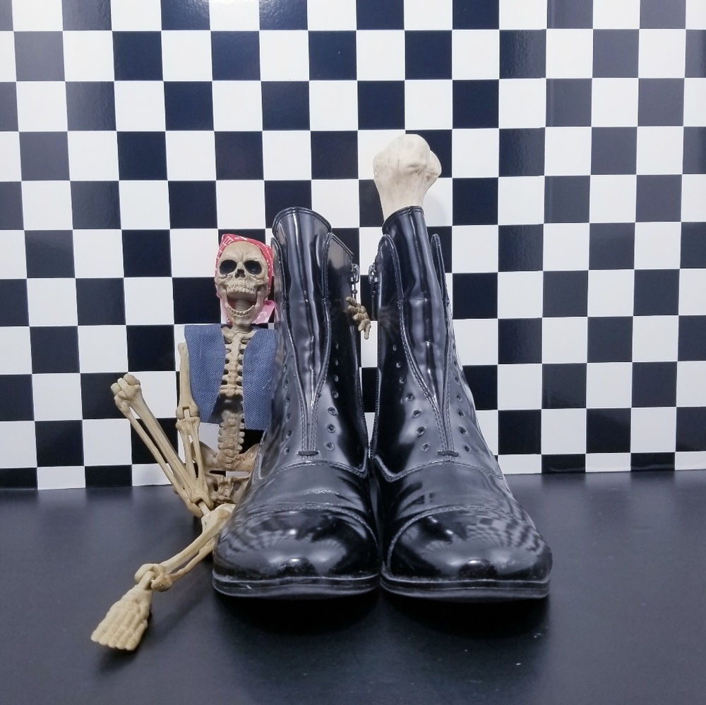 🕸SOLD🕸Shiny Black Boots